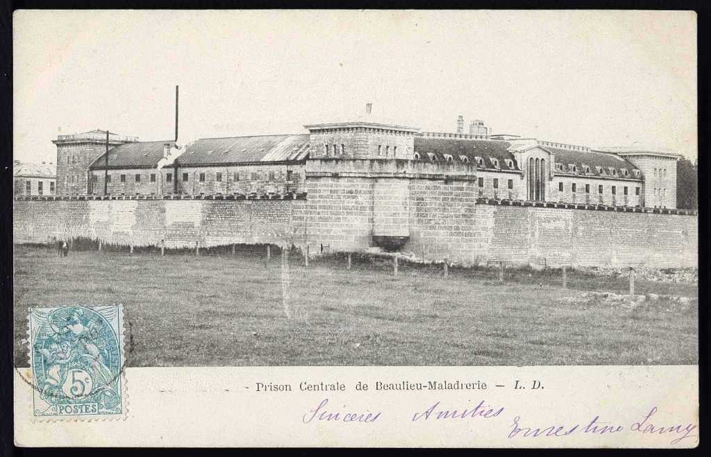 macron
prison 
caen